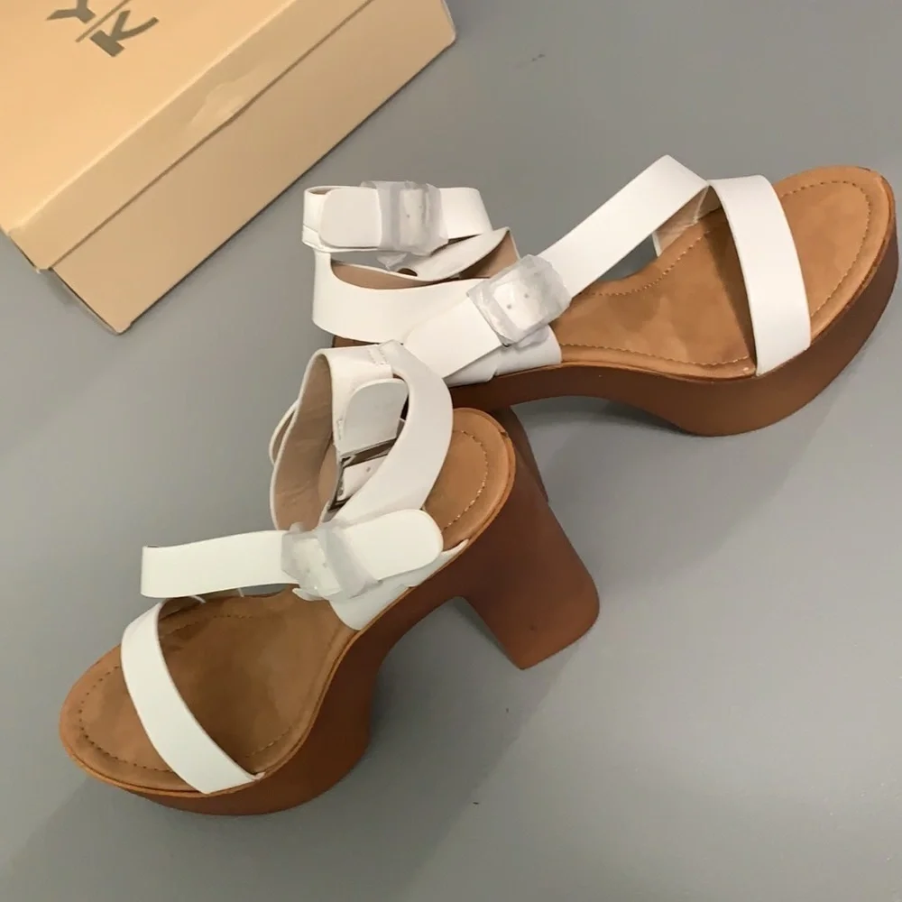 Yoki Louise platform sandals New in Box size 8